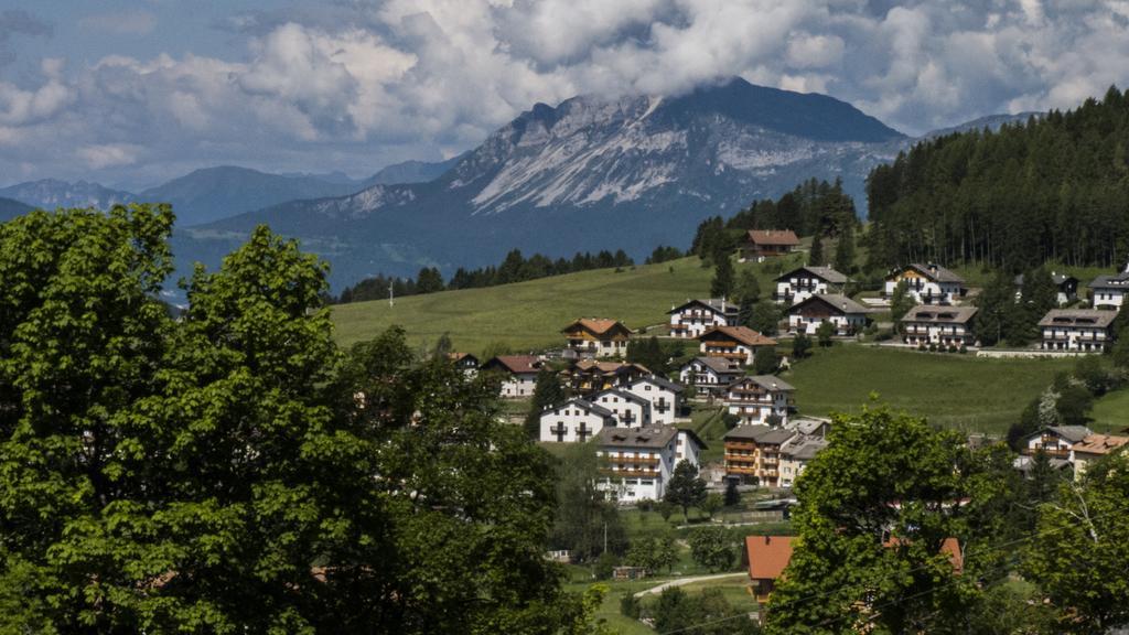 Hotel B&B Francolini Folgaria Exteriör bild